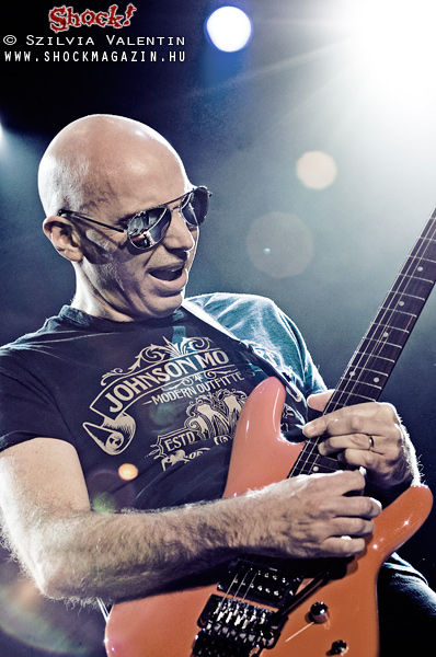 joe_satriani_p2010_18